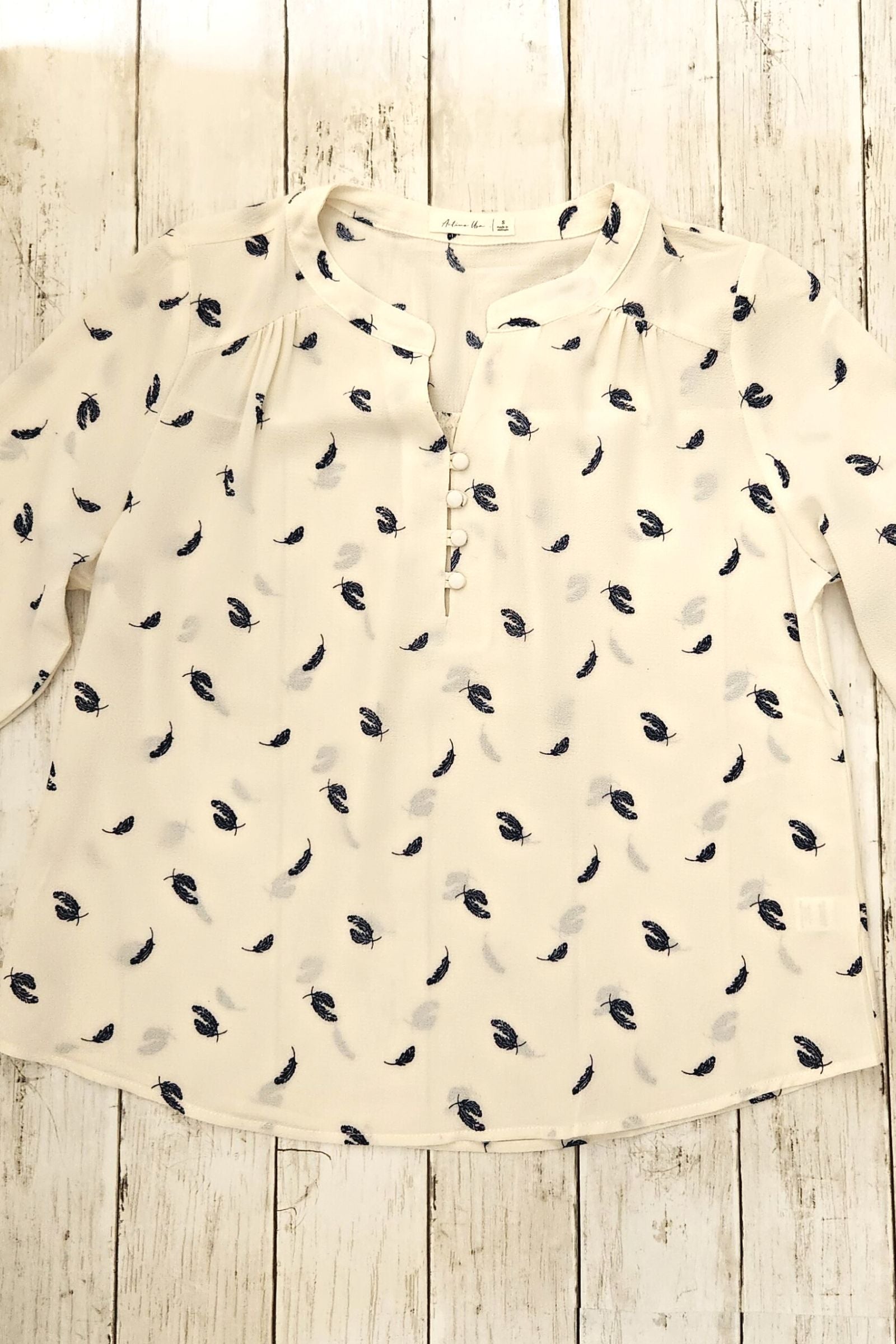 Feather Print 3/4 Sleeve Top