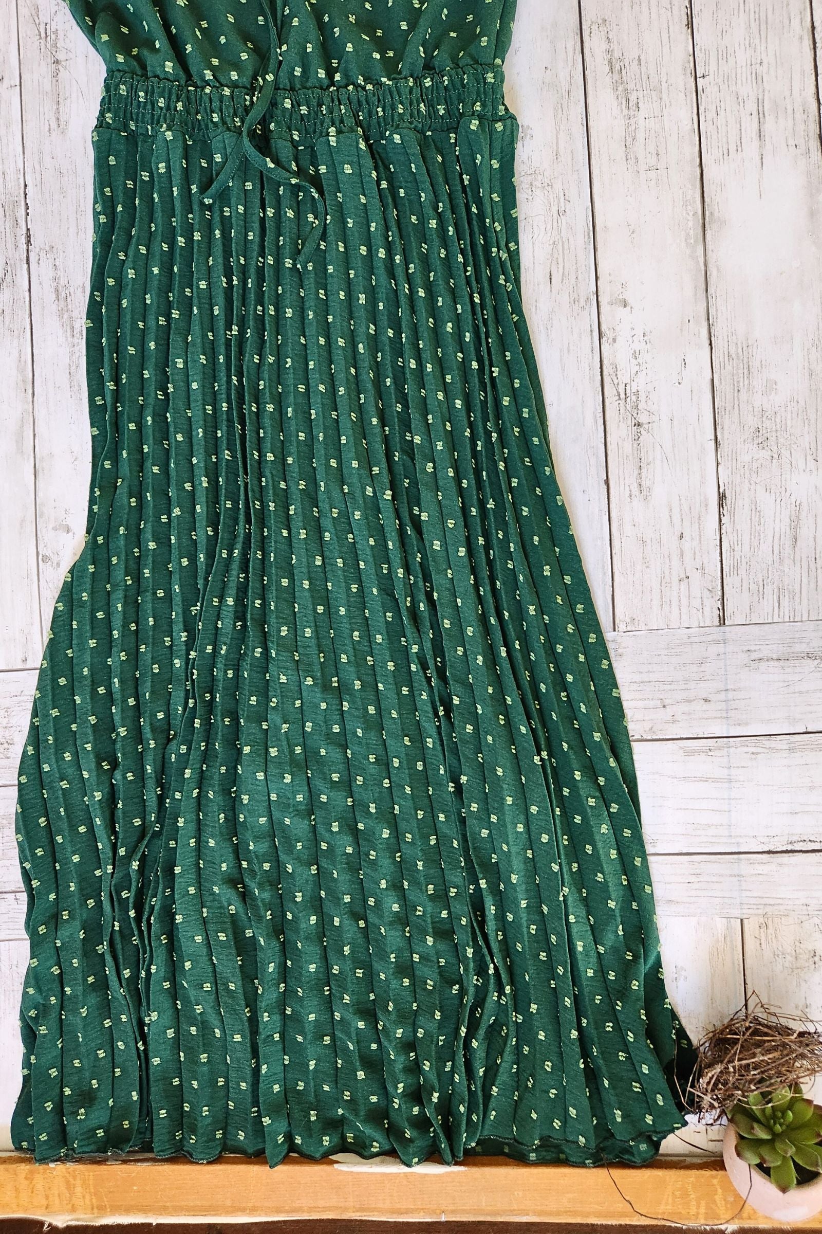Sleeveless Dot Print Pleated Maxi Dress