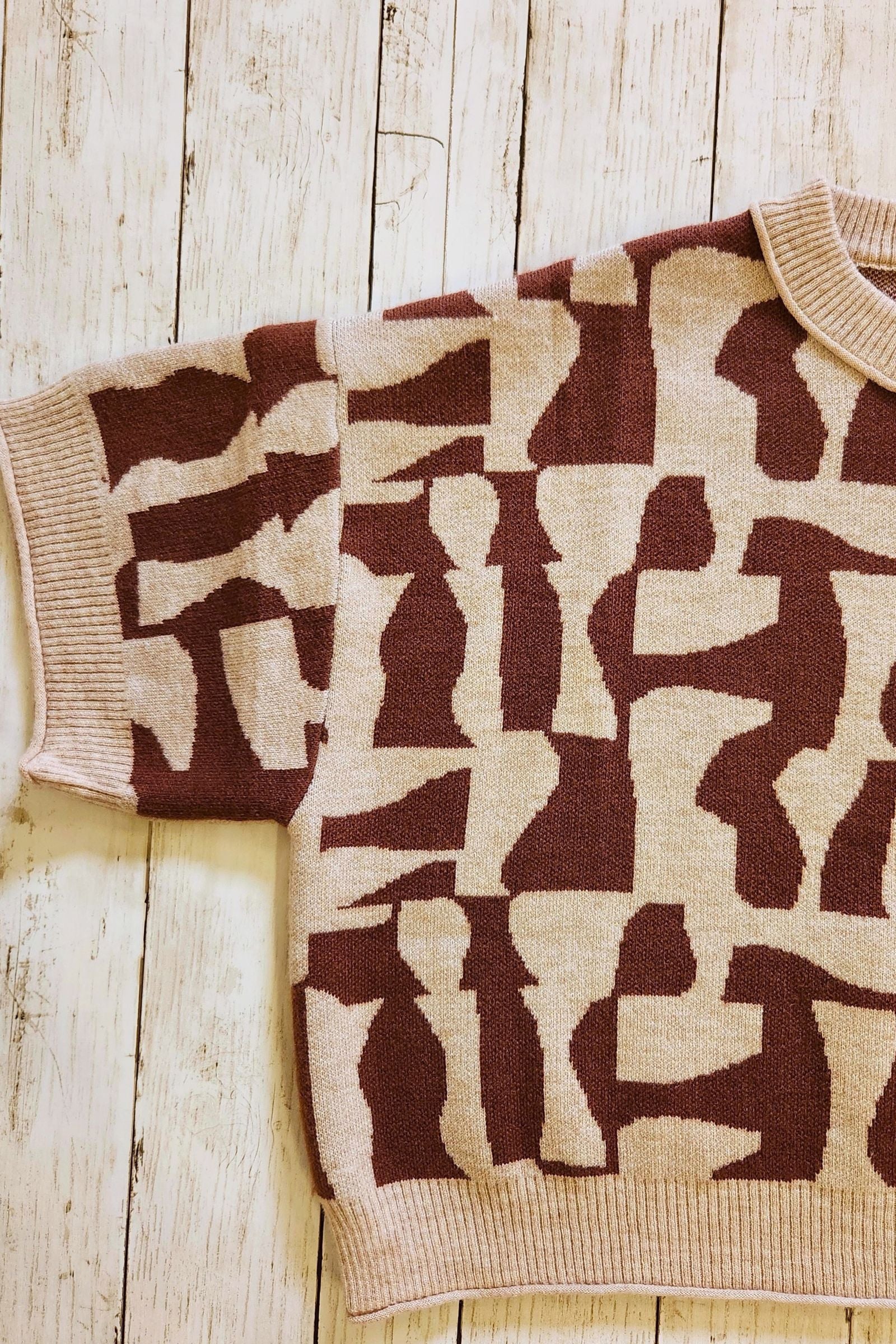 Brown Geo Short Sleeve Sweater