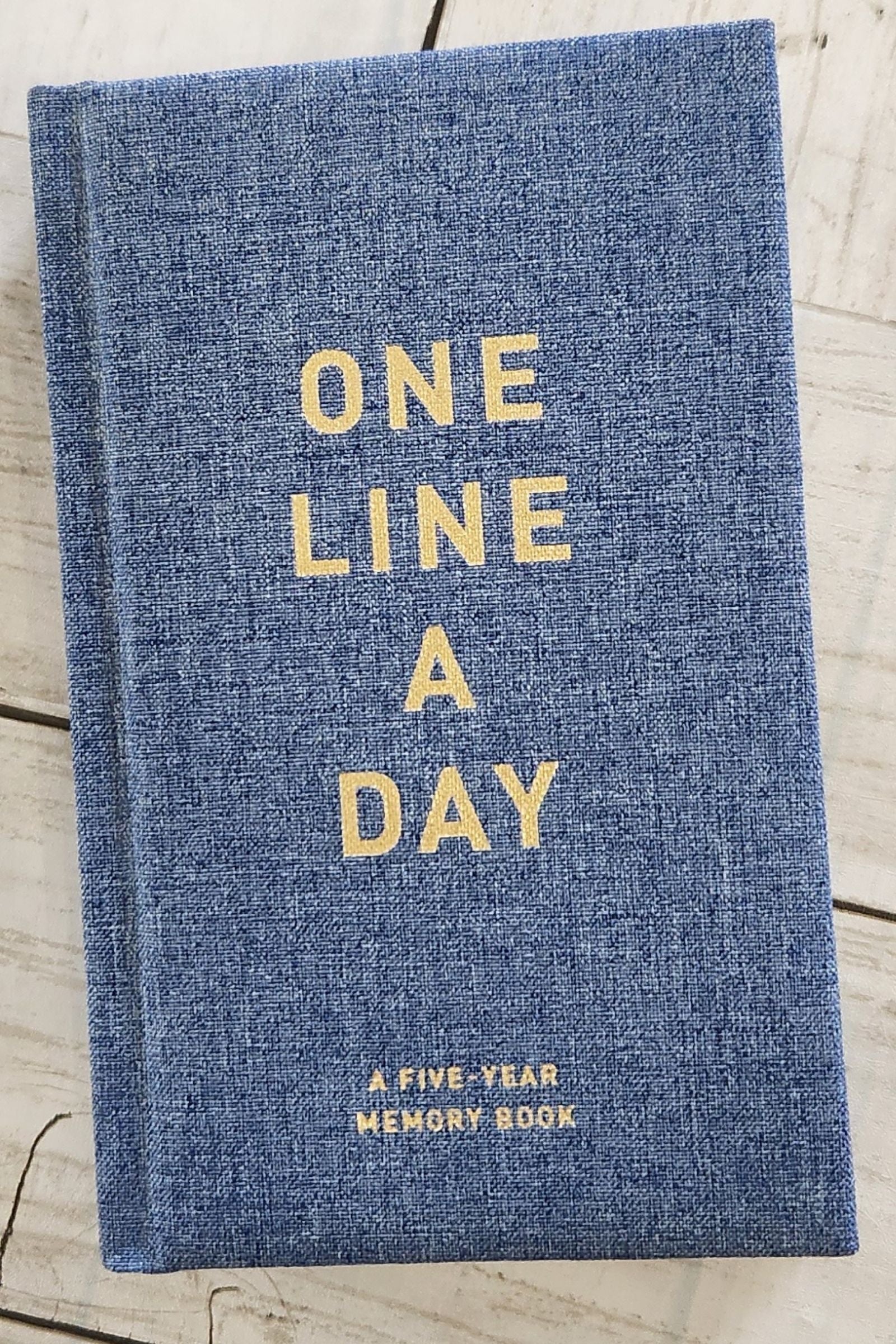 One Line a Day: A 5 Year Memory Book - Denim Edition