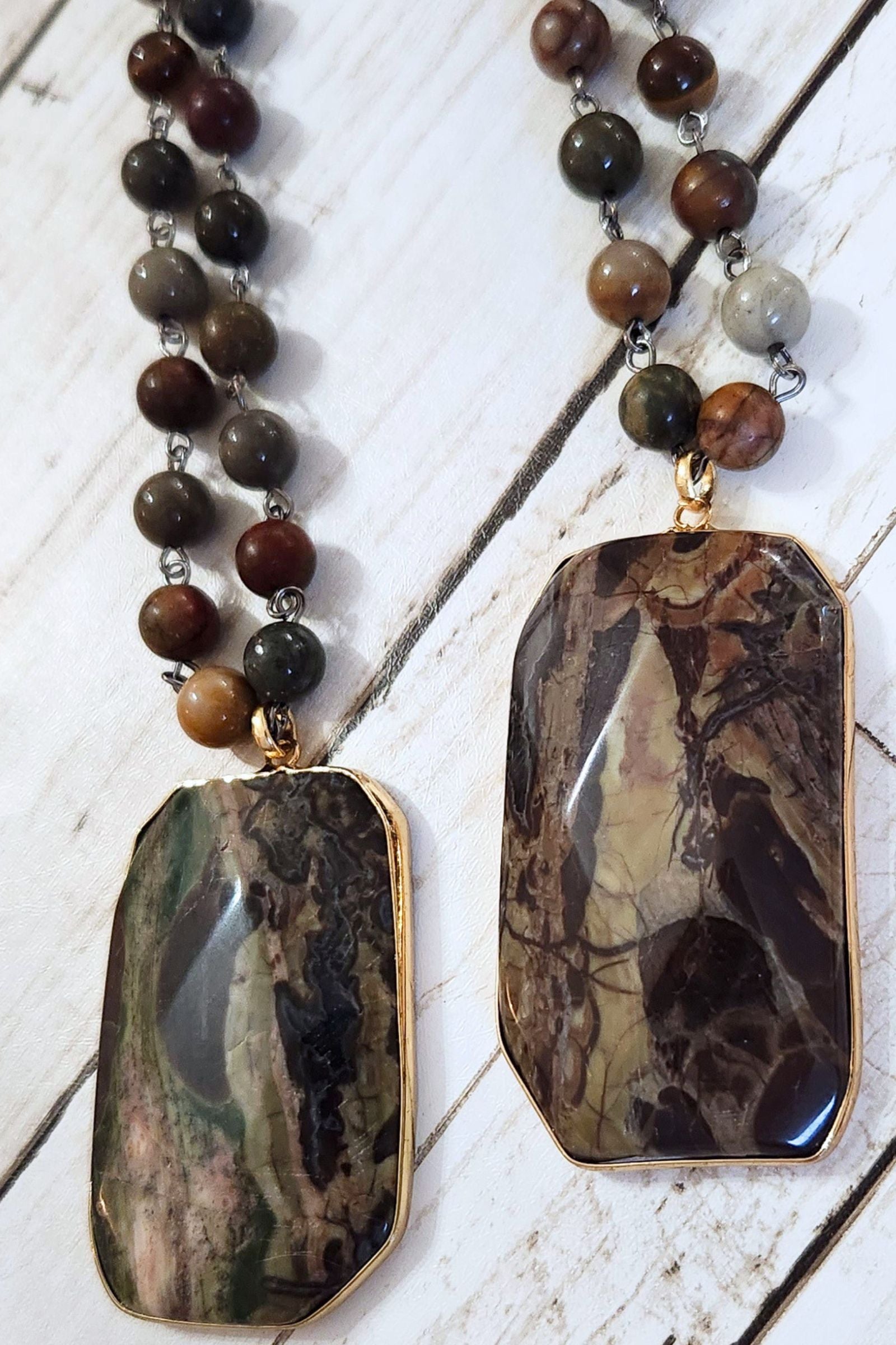 Patty Dark Stone Agate Pendant Necklace