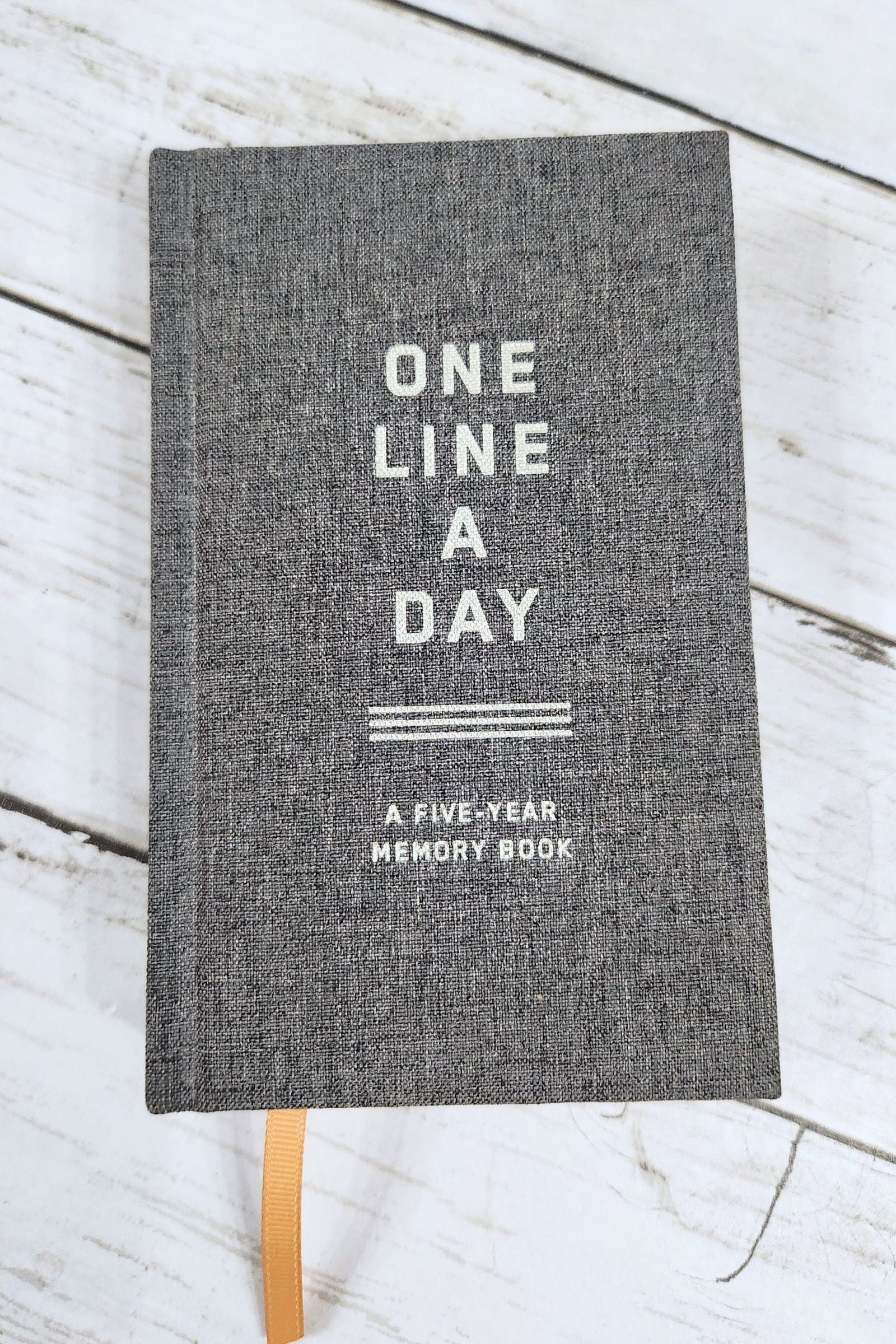 One Line a Day: A 5 Year Memory Book - Denim Edition