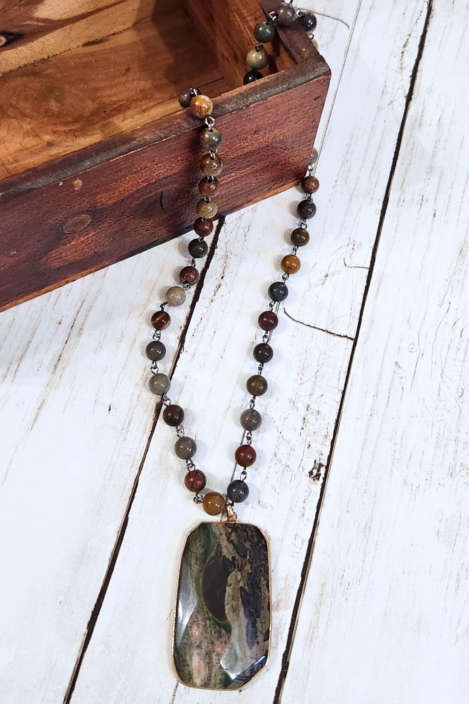 Patty Dark Stone Agate Pendant Necklace