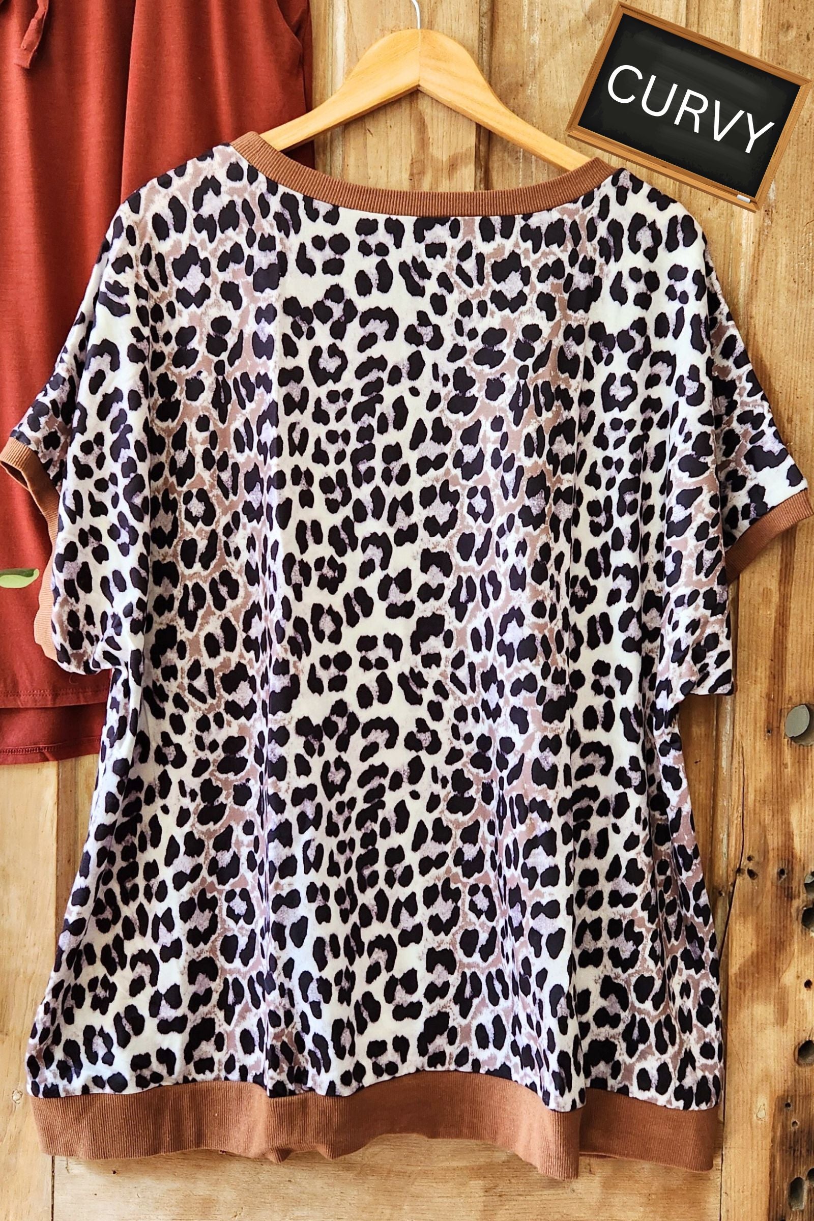 CURVY Leopard Contrast Short Sleeve Top