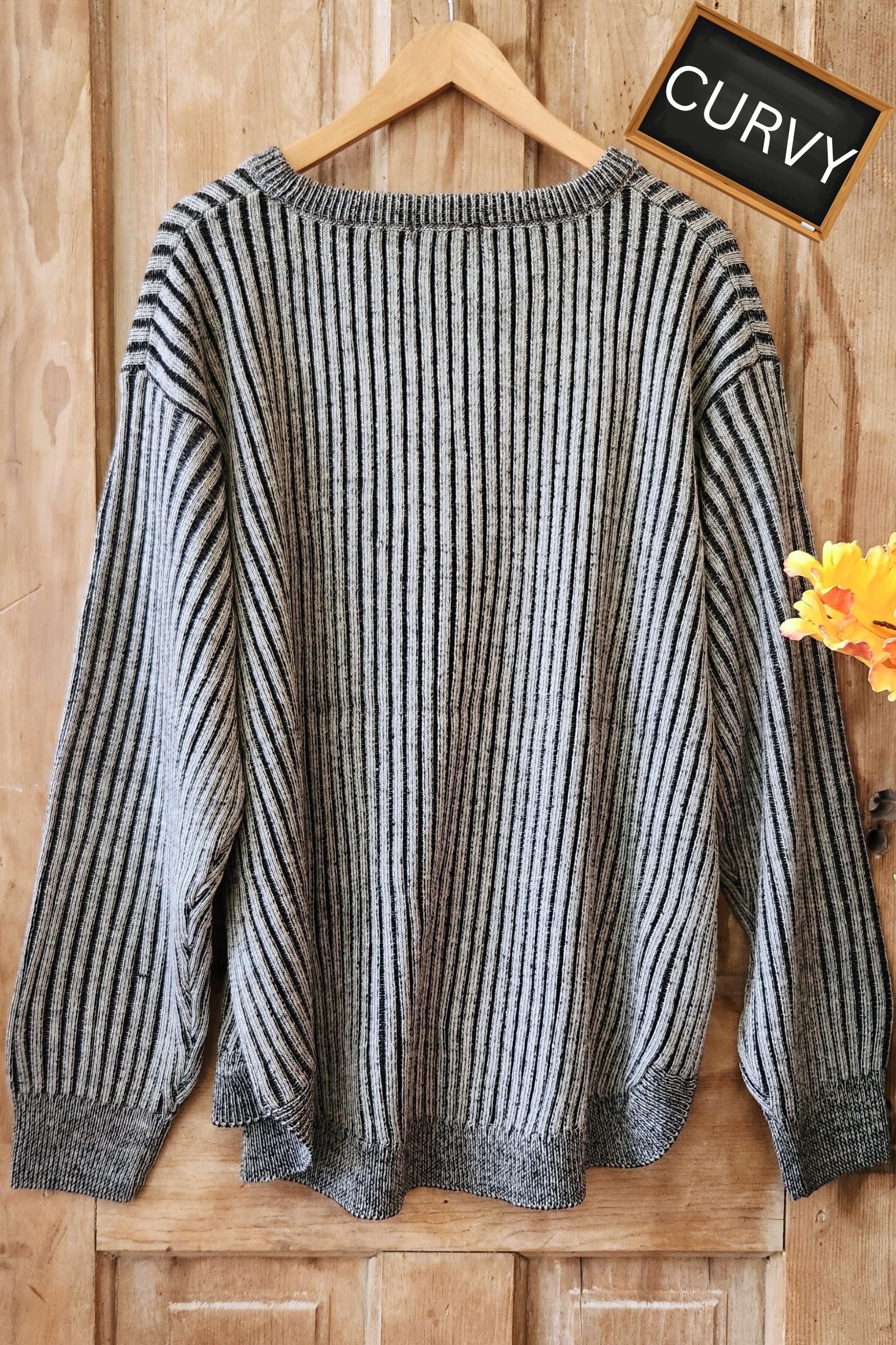 CURVY Two Tone Curved Hem Sweater