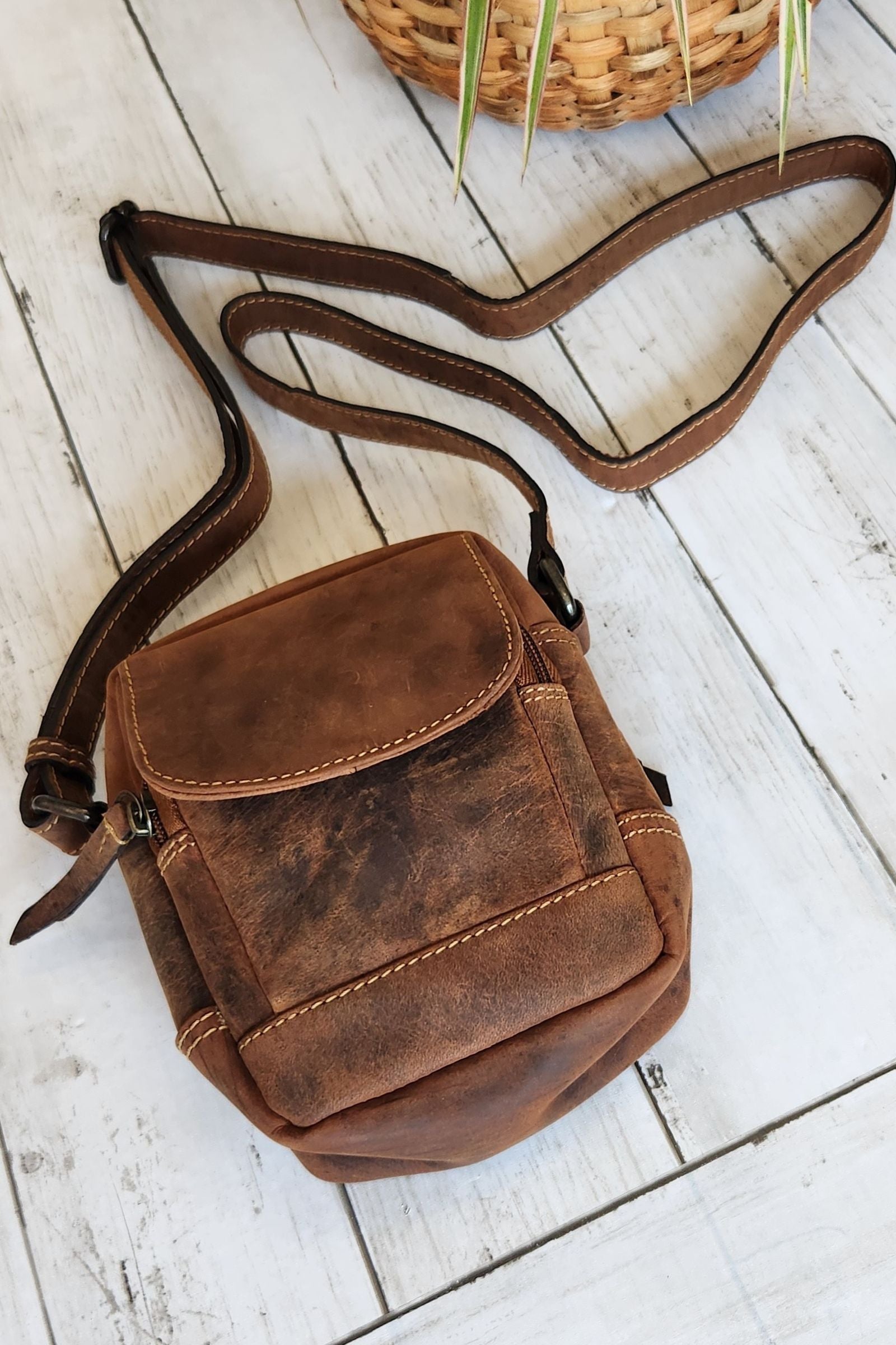 Kurlingham Essentials Leather Crossbody Bag