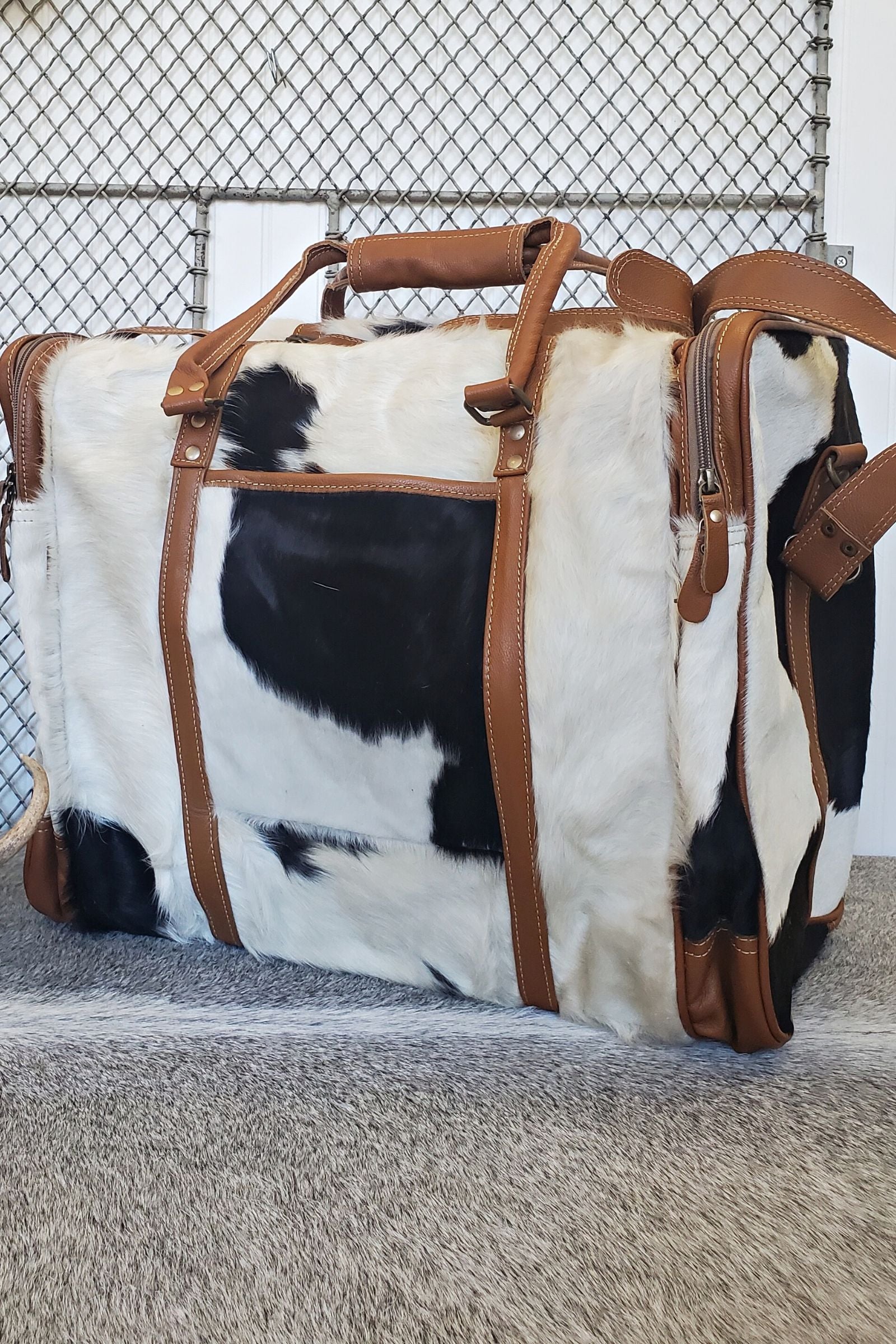 Grand Cowhide Traveler Bag
