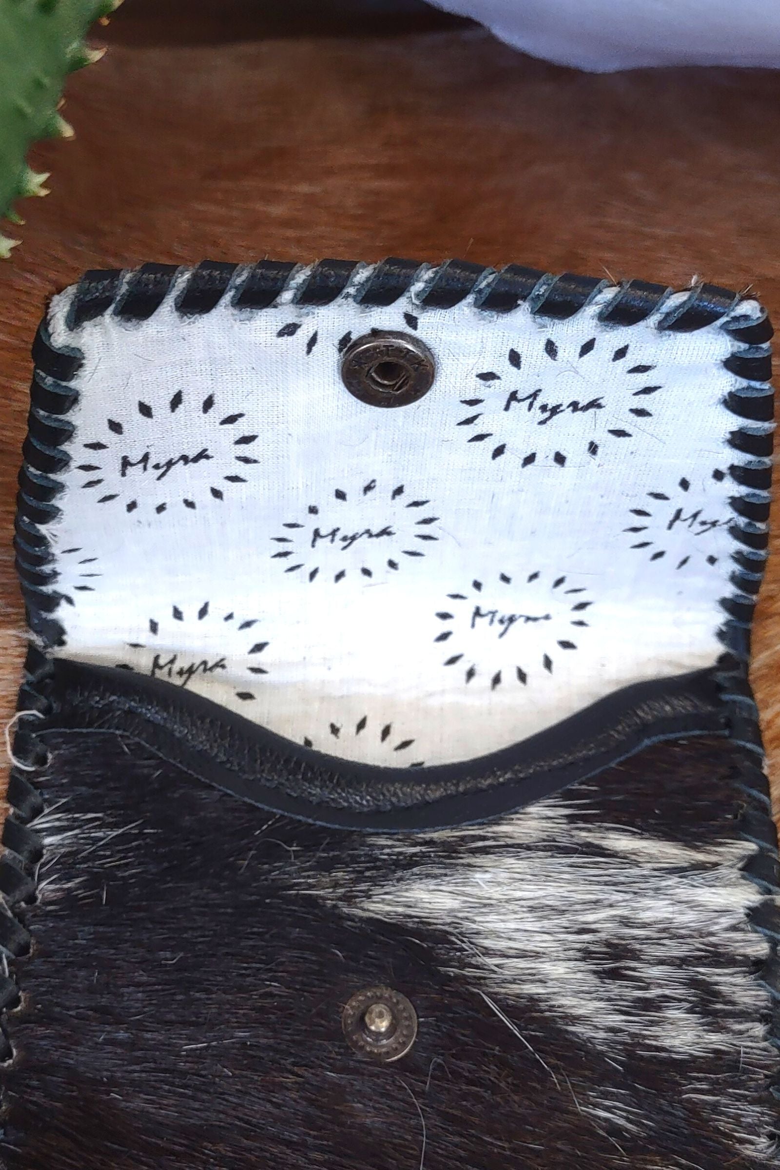 Widget Cowhide Coin Purse